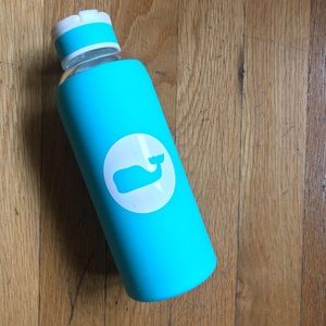 Vineyard vines water bottle